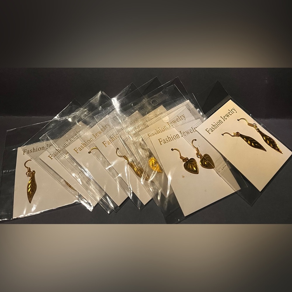10 pairs - Gold tone earrings